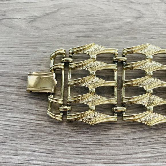 CORO Vintage Gold Tone Wide Link Bracelet Retro Geometric Panel Signed 7” Bold - Picture 6 of 8